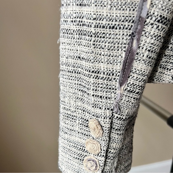 The Limited Cream Tweed Rose Single Button Blazer - Size 4 - Picture 4 of 6